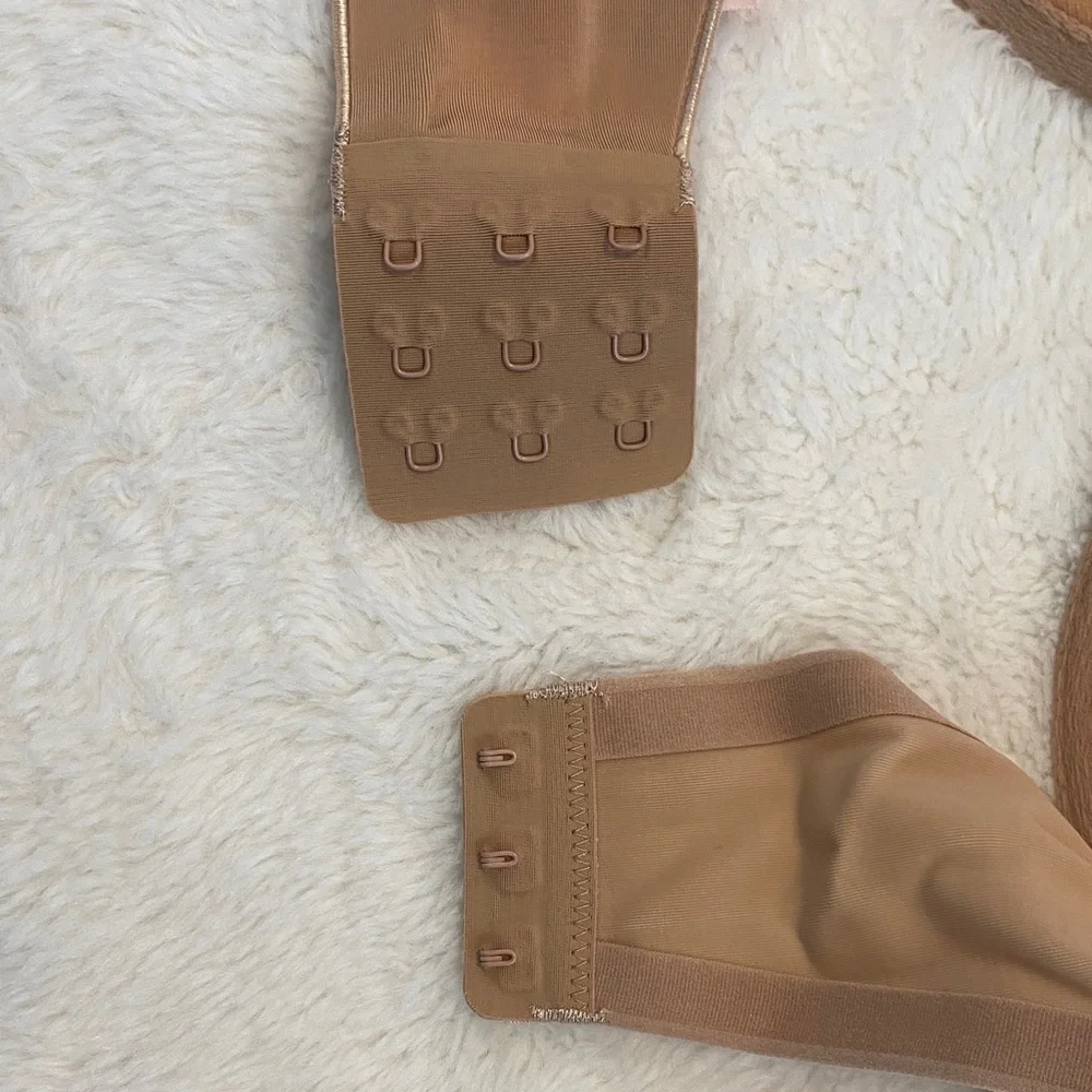 Victoria's Secret Strapless Nude Bra - 36C - EUC - Picture 3 of 7